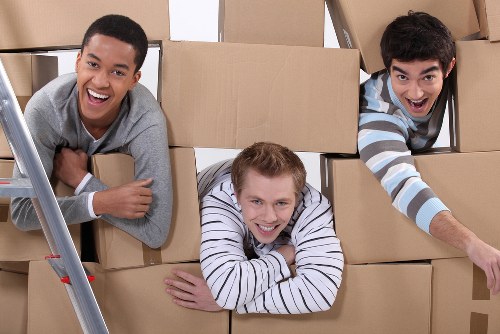 Careful loading and transport with a moving van in Harlington